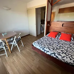 https://studio-meuble-sur-le-port-de-hyeres.fr-provencehotel.com