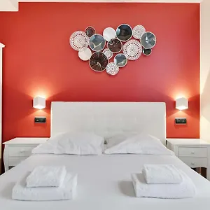 Cmg Opera Apartment
