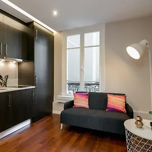 Appartamento Charmant Studio Neuf Proche Des Invalides, Parigi